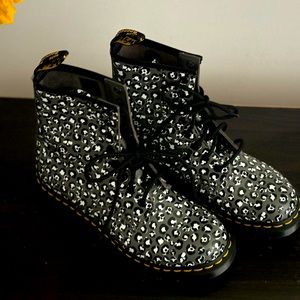 Dr. Martens gunmetal Leopard size 8 new never been worn